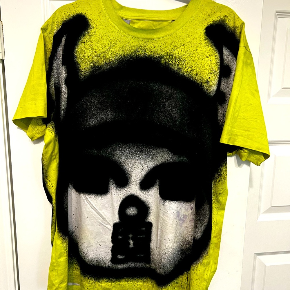 100%Authentic Givenchy
Dog And His Boy Print Oversized T-Shirt sz small